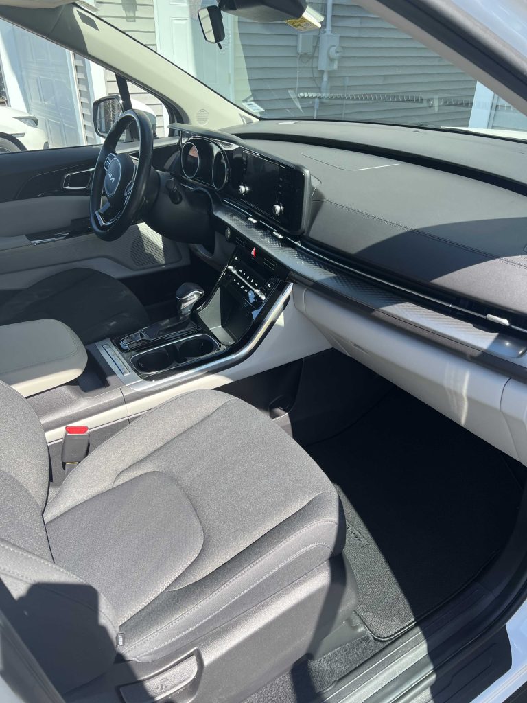 Clean Kia SUV dashboard, seats and console after interior detailing in Halifax, Nova Scotia.| Halifax Waterfront | deep vacuum | dashboard cleaning | interior wipe down